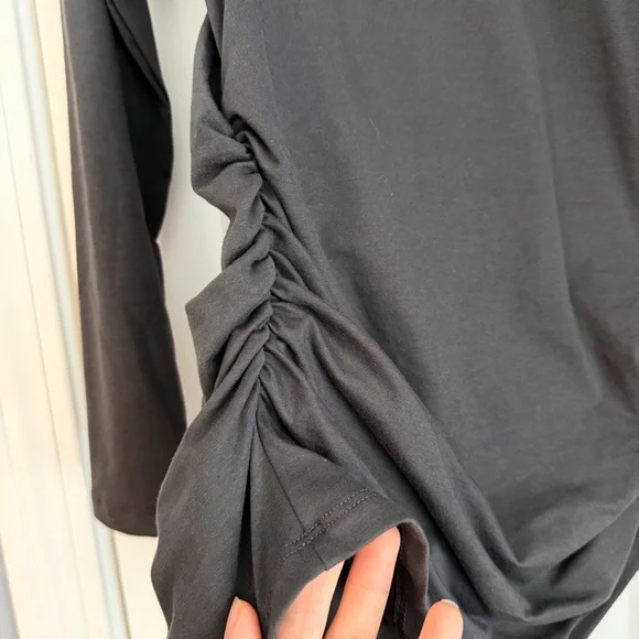 Old Navy Maternity Charcoal Long Sleeve V-Neck Top - Picture 4 of 5